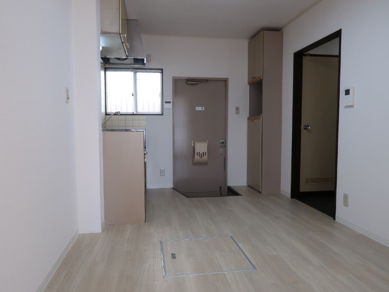 メゾンリバーサイド 玄関