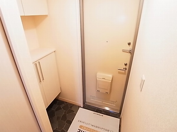 ラフィネおおたかの森  玄関