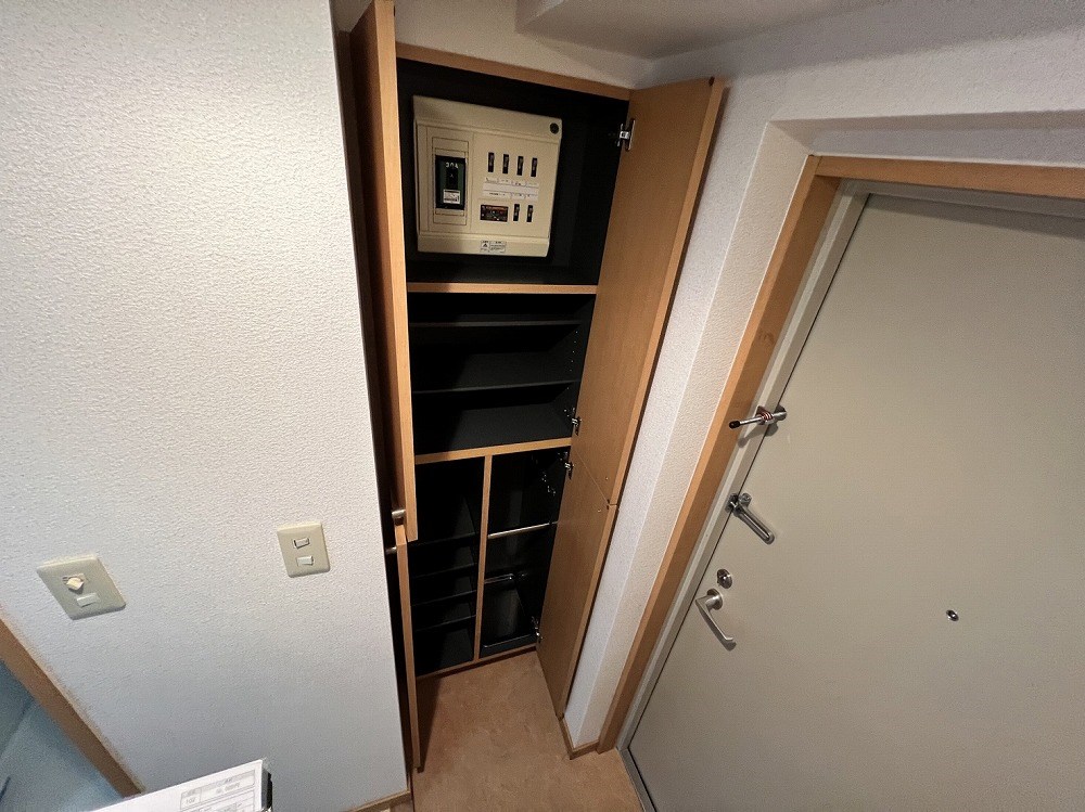 リバージュ北千住 玄関