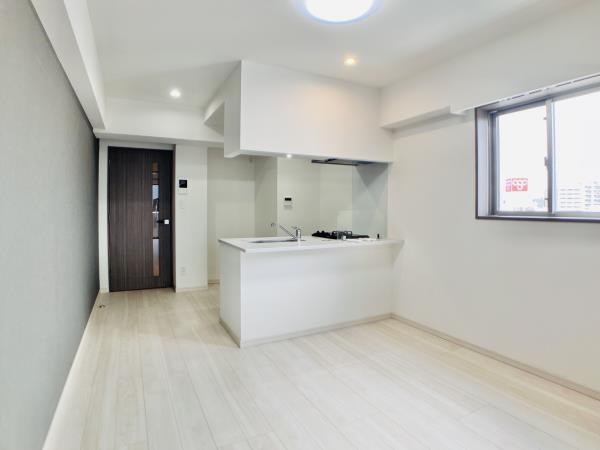 Ｄ&amp;rsquo;ｓ　ＶＡＲＩＥ三ノ輪レジデンス リビング