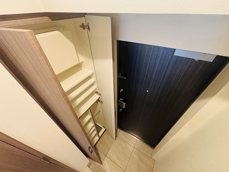 Ｄ&amp;rsquo;ｓ　ＶＡＲＩＥ三ノ輪レジデンス 玄関