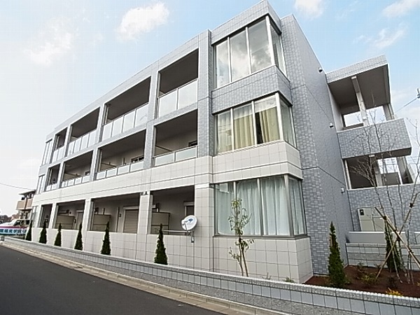 アムール・ゼルコバ 外観