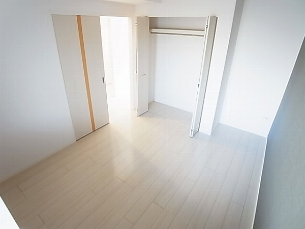 アムール・ゼルコバ ベッドルーム