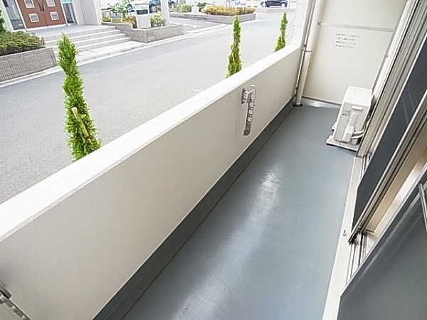 アムール・ゼルコバ ベランダ