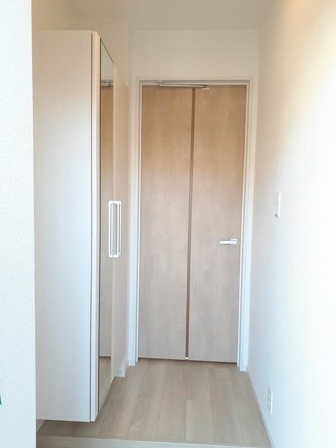 ヴィヴァン・ジュールＢ 玄関