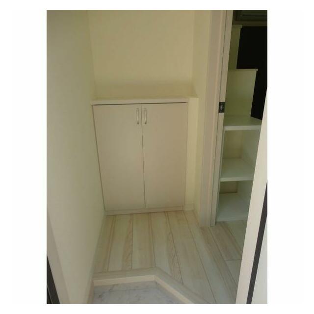 パオメゾン新宿 玄関