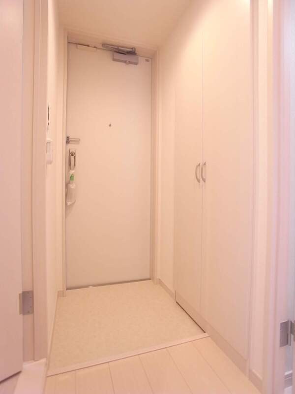 リブリ・カトル　アルブル 玄関