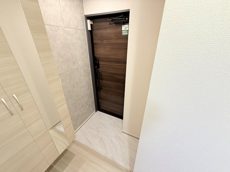 セレスティア栗原 玄関