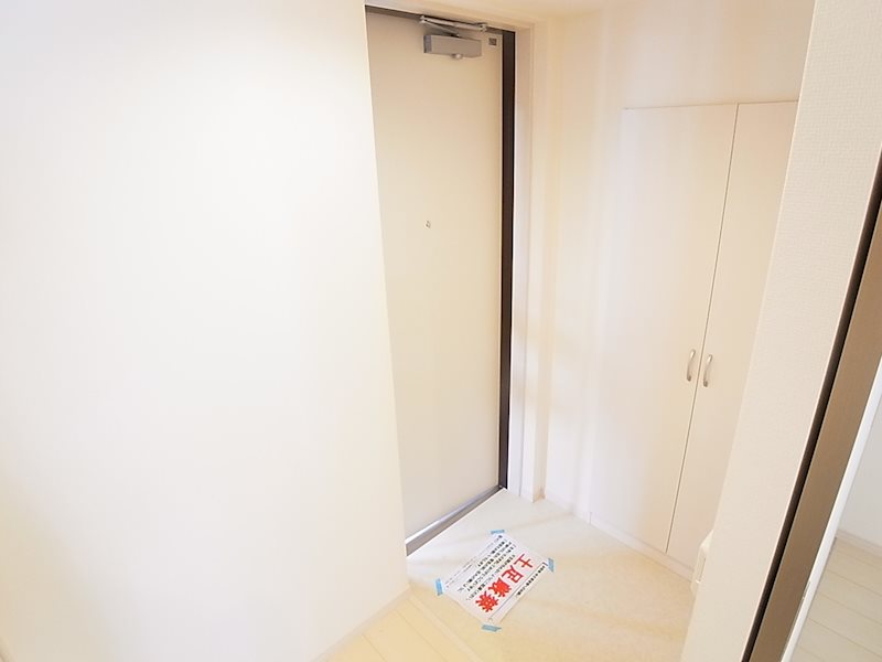 リブリ・二ツ木 玄関