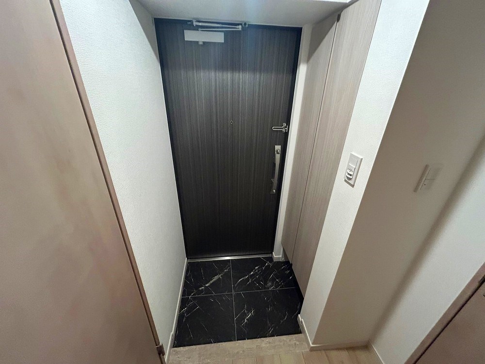 S-RESIDENCE北綾瀬awesome 玄関