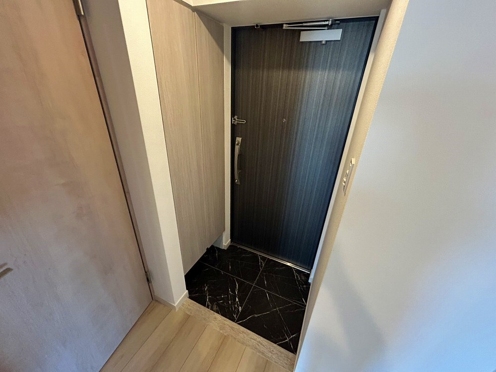 S-RESIDENCE北綾瀬awesome 玄関