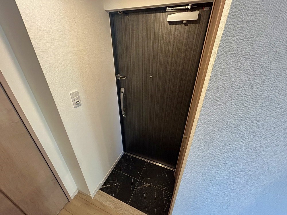 S-RESIDENCE北綾瀬awesome 玄関