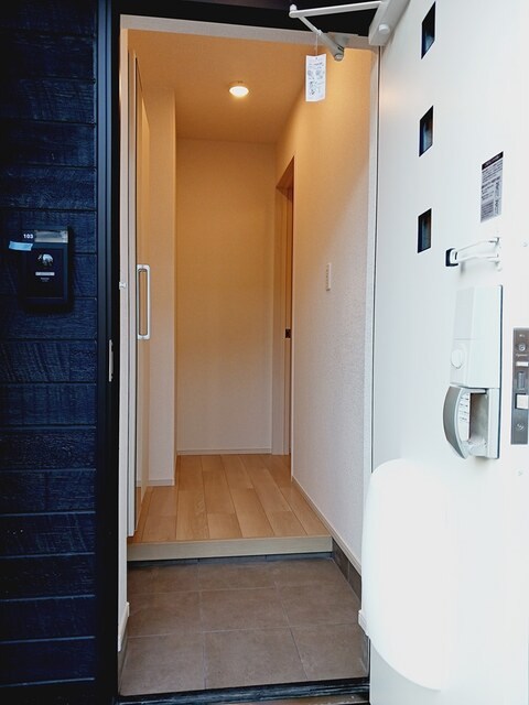 カーサ　アリビオ　S 玄関