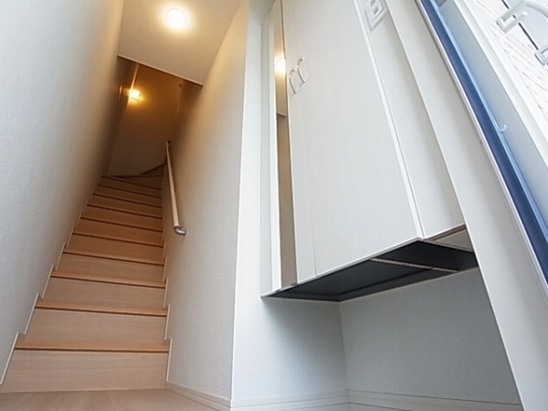 ストラールＣ 玄関