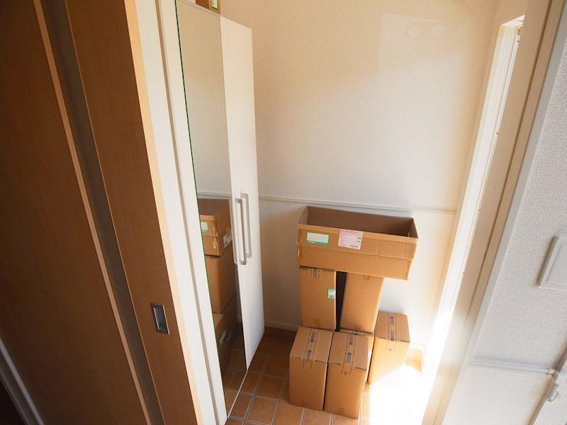 ユースティティア 玄関