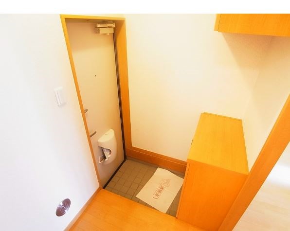 パルコート泉 玄関