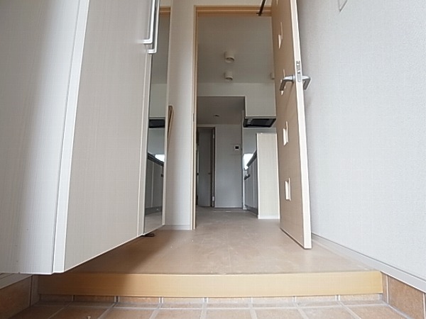 クラベール壱番館 玄関