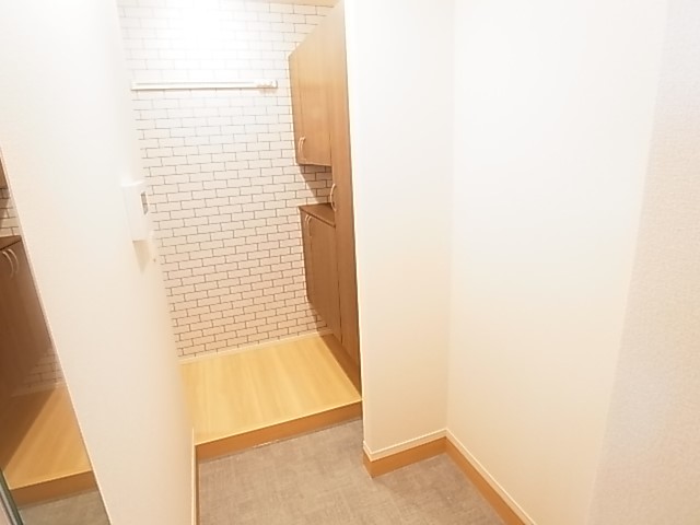 メゾンフェリーチェおおたかの森 玄関