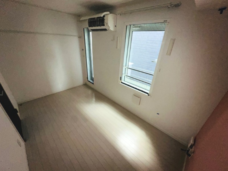 Amitie Ojikamiya ベッドルーム