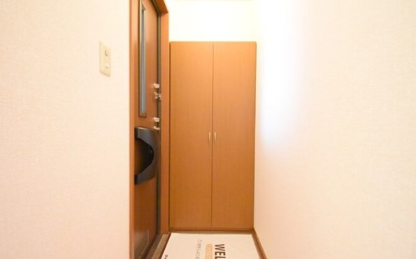 ガーデンコート　C 玄関