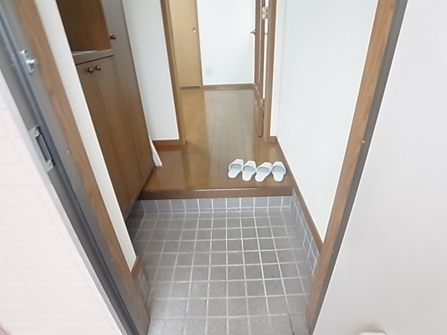 フラワータウンＢ 玄関