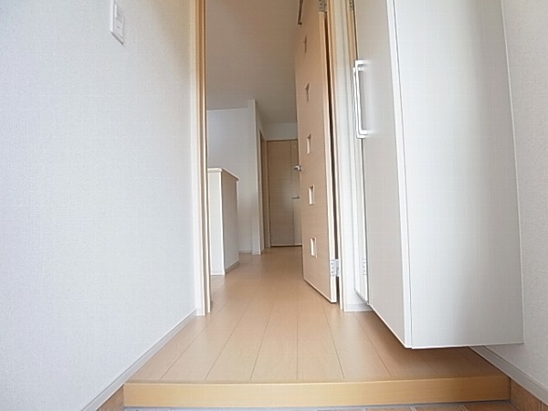 クラベール弐番館 玄関