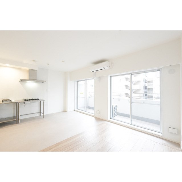 コンフォリア竹ノ塚イースト リビング