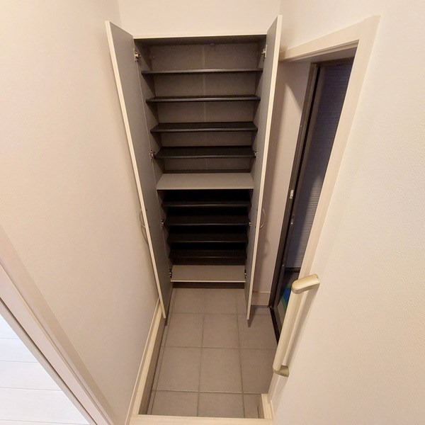 シャルール 玄関