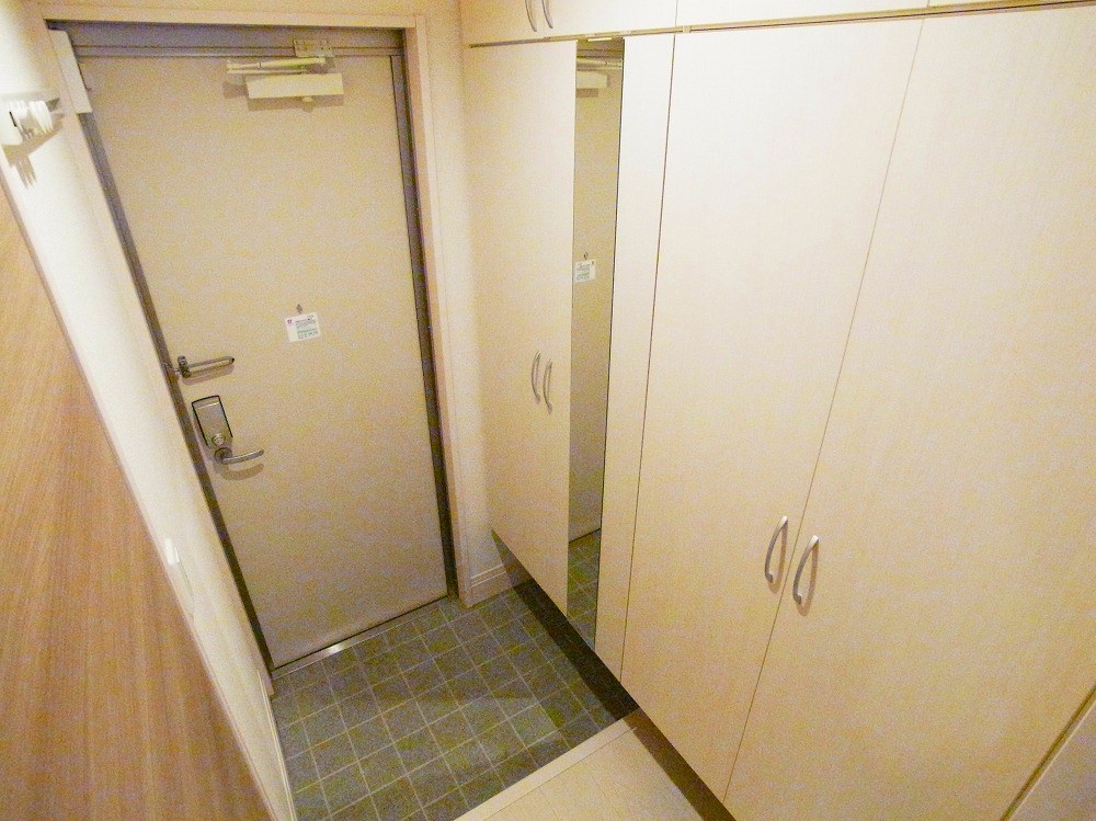 ラピュタ　ウイングス 玄関