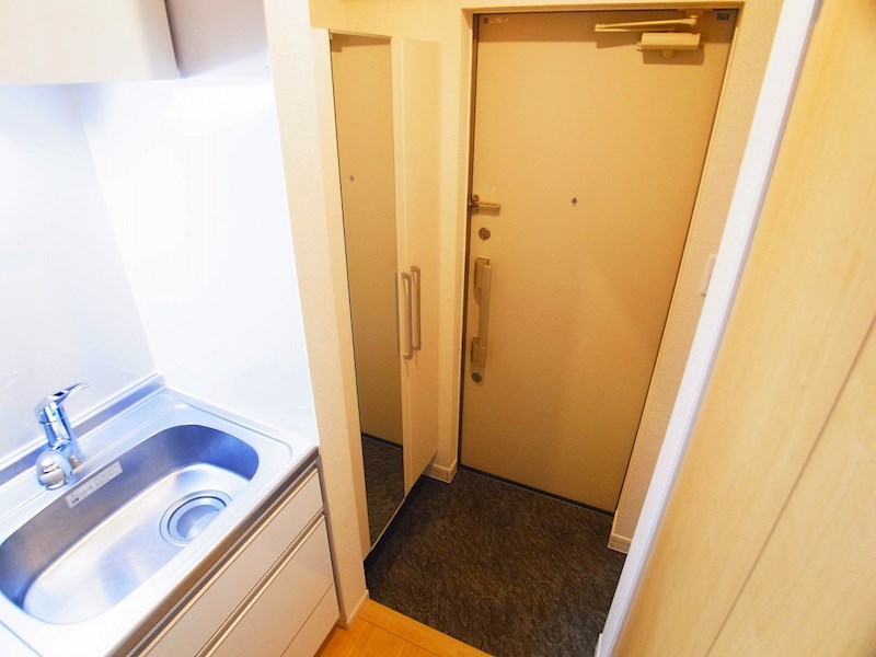 ラ　ラ　トマート　B 玄関