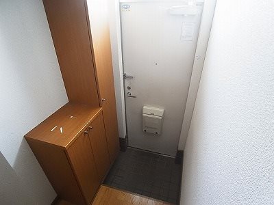 カーサ　ポポラーレ 玄関