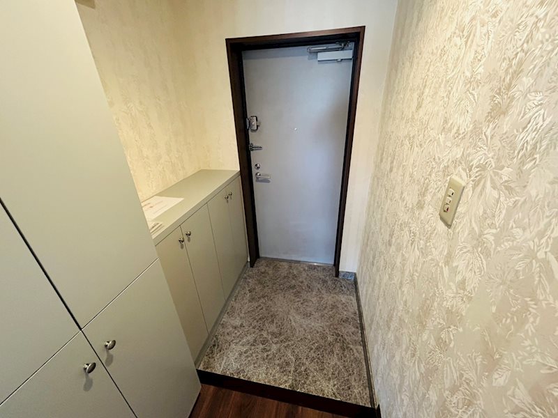 INSURANCE　BLDG.ⅩⅨ 玄関