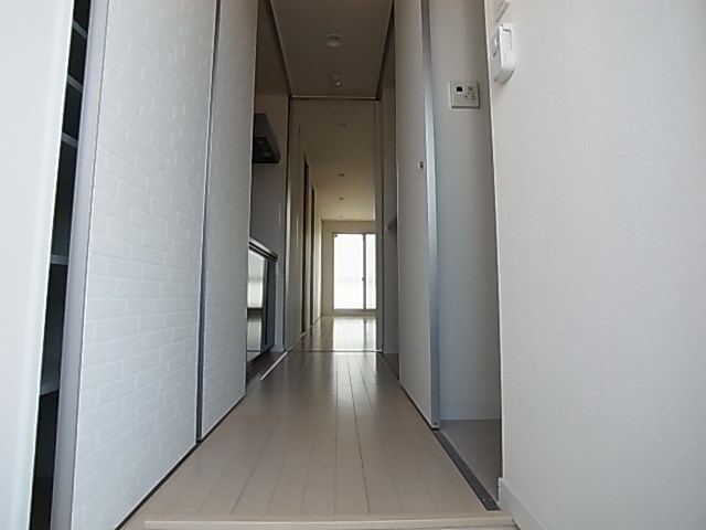 リブリ・ウィステリアガーデン  玄関