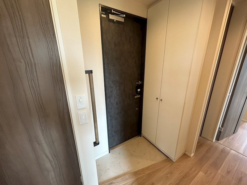 ライトガーツェおおたか 玄関