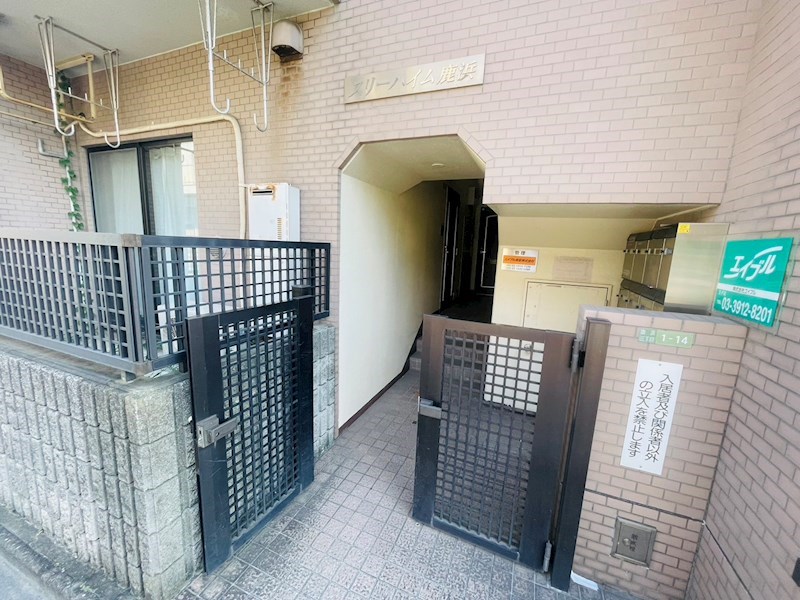 スリーハイム鹿浜 エントランス