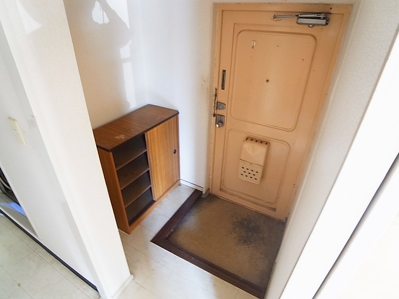 稔台サニーハイツ 玄関