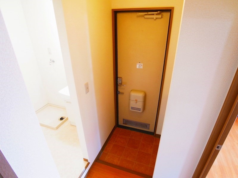 ジュネススズキ 玄関