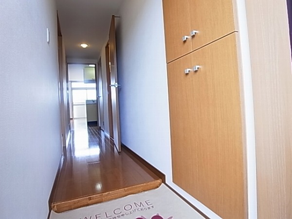 グロワール・エーリ壱番館 玄関