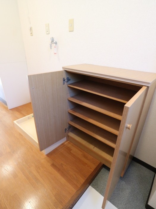 メールオフィスＳＫビル 玄関