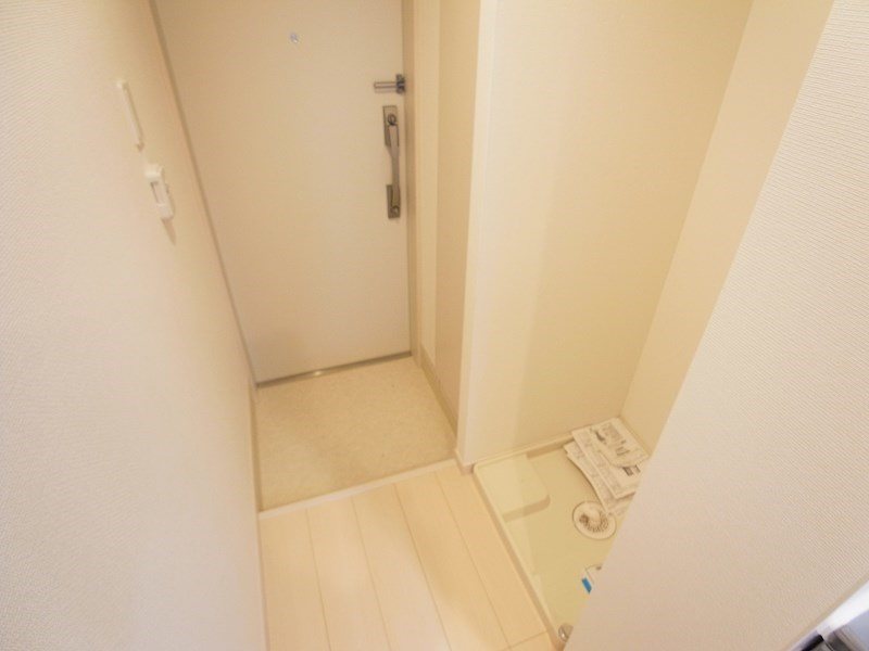 リブリ・エスアイエム 玄関