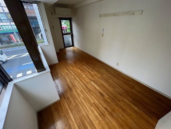 ホワイトシティ リビング