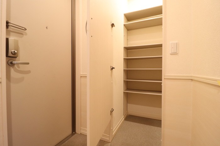 レガロ新宿 玄関