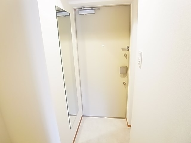 ライジングプレイス綾瀬二番館 玄関