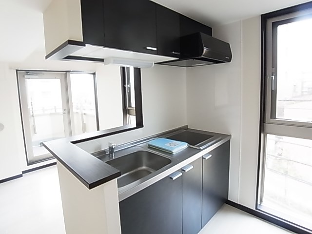 リヴェールタワー綾瀬 キッチン