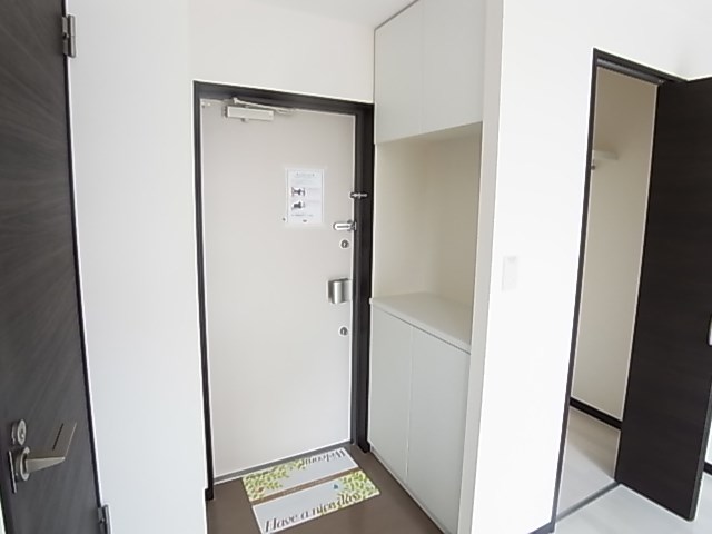 リヴェールタワー綾瀬 玄関