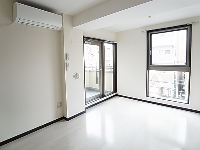 リヴェールタワー綾瀬 リビング