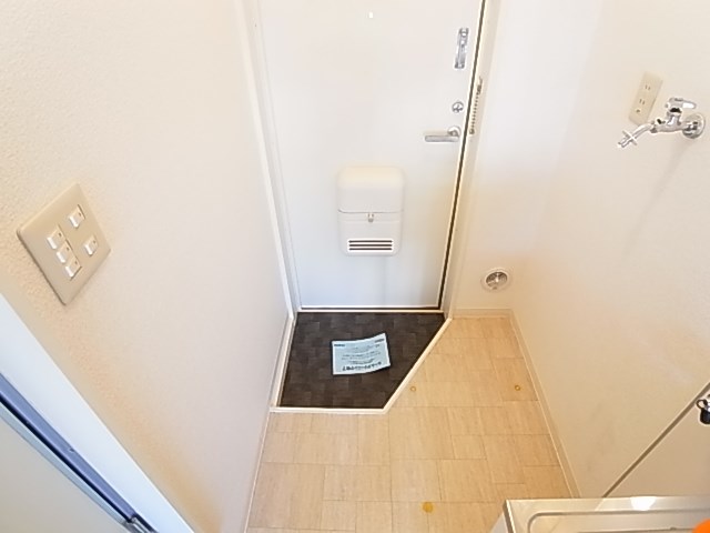 オーネスト六町１ 玄関