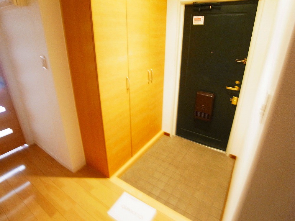 ラポール中川 玄関