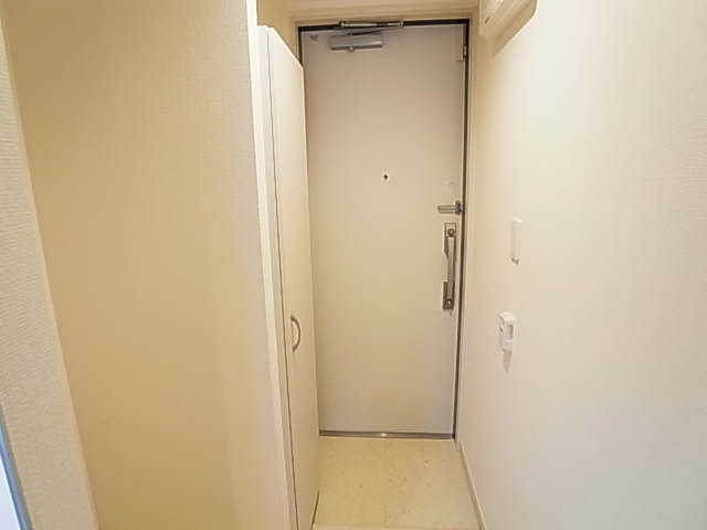 リブリ・840 玄関