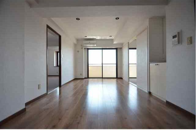 綾東ヴィレッジ弐番館 リビング